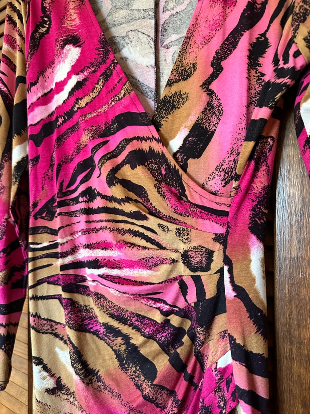 Caché faux wrap ruched long sleeve animal print pink and tan dress - Picture 4 of 8